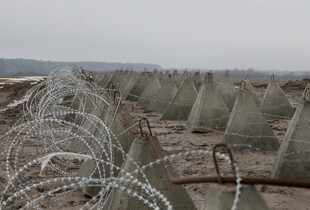 Польща запустила будівництво лінії укріплень на кордоні з рф, - Туск