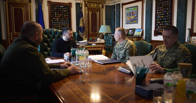 Зеленський провів нараду із Сирським, Баргилевичем та Умєровим: говорили про ситуацію на фронті