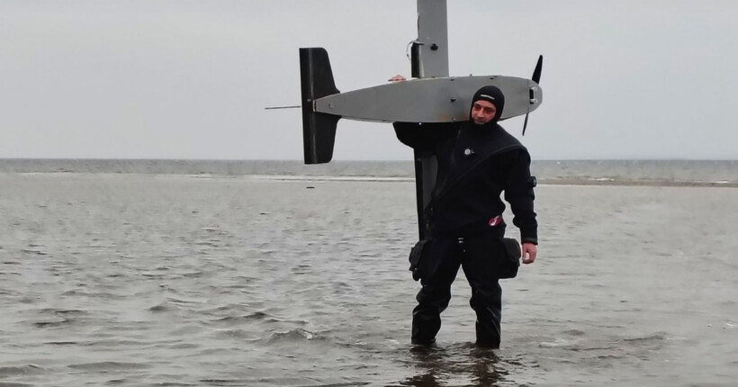 На Київському водосховищі Водолази ДСНС вилучили залишки безпілотника