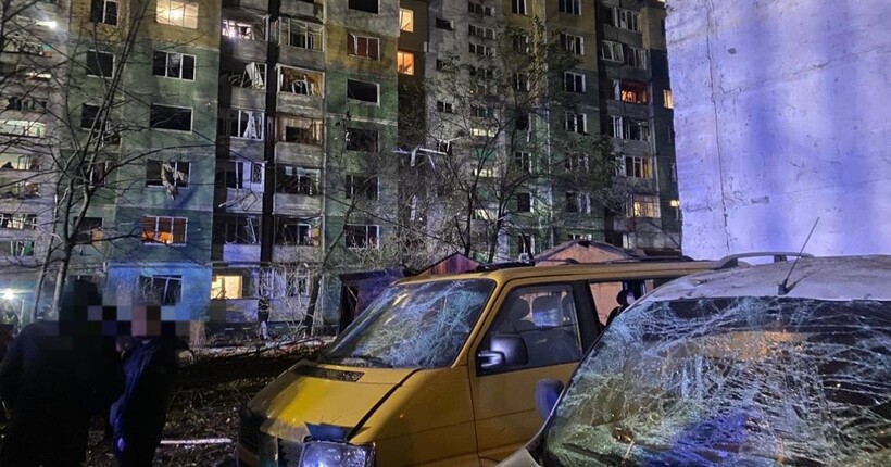 Окупанти завдали удару по багатоповерхівці в Сумах: загинули двоє дітей