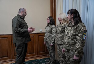 Збили Х-101: Умєров нагородив захисниць, які врятували об'єкт інфраструктури на Рівненщині