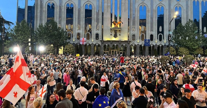 Опозиція в Грузії влаштувала протест біля парламенту з вимогою перевиборів