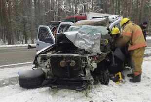 ДТП на Київщині за участі двох авто та трьома вантажівками - є загиблий