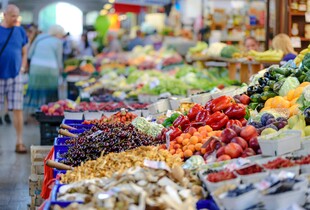 11 продуктів для сповільнення старіння та міцного здоров'я, які є в кожному магазині
