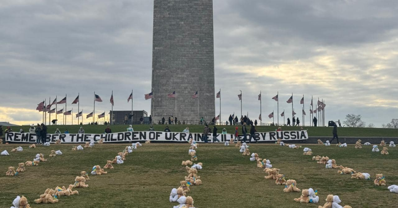 600 ведмедиків з іменами дітей, вбитих росією, розмістили біля Монументу свободи у Вашингтоні 