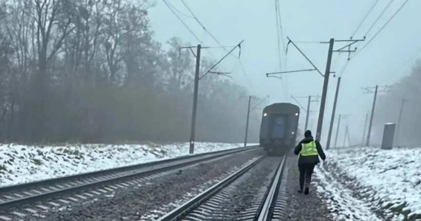 На Київщині пасажирський потяг на смерть збив чоловіка