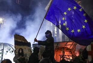 Протести в Грузії: спецзназ відтіснив мітингарів від будівлі парламенту