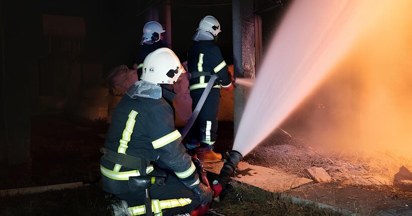 Тернопіль без світла: рятувальники показали ліквідацію наслідків атаки російських БПЛА