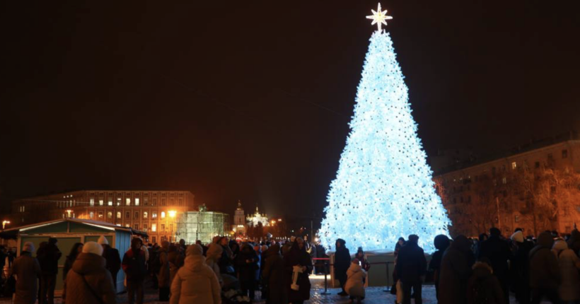 На Софійській площі засяяла головна ялинка країни (фото)