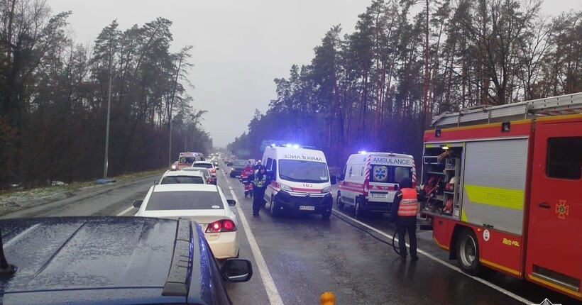 ДТП на Гостомельському шосе у Києві: дорожній рух ускладнено