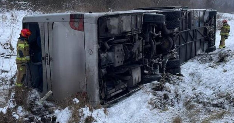 У Польщі автобус із туристами потрапив у ДТП: 19 постраждалих