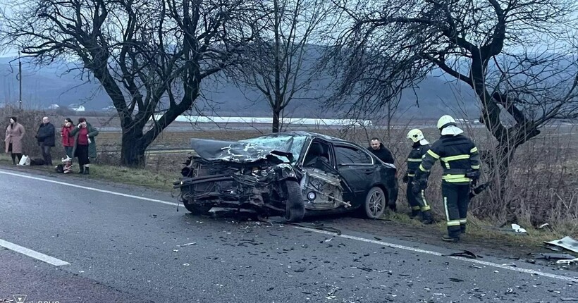 На Закарпатті сталася ДТП за участі трьох авто (фото)