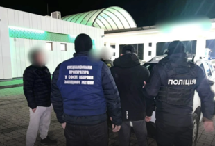 На Закарпатті затримали юнака, який пропонував прикордоннику хабар: що відомо