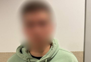 Прикордонники викрили чоловіка, який видавав себе за жінку