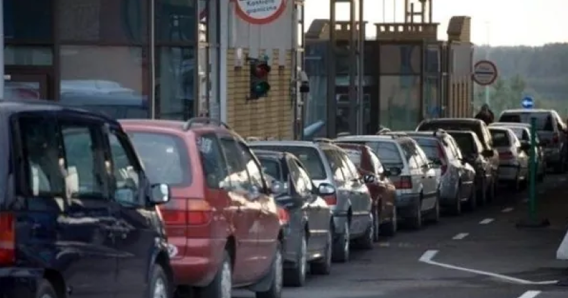 На кордоні з Польщею у черзі очікують 260 легкових авто