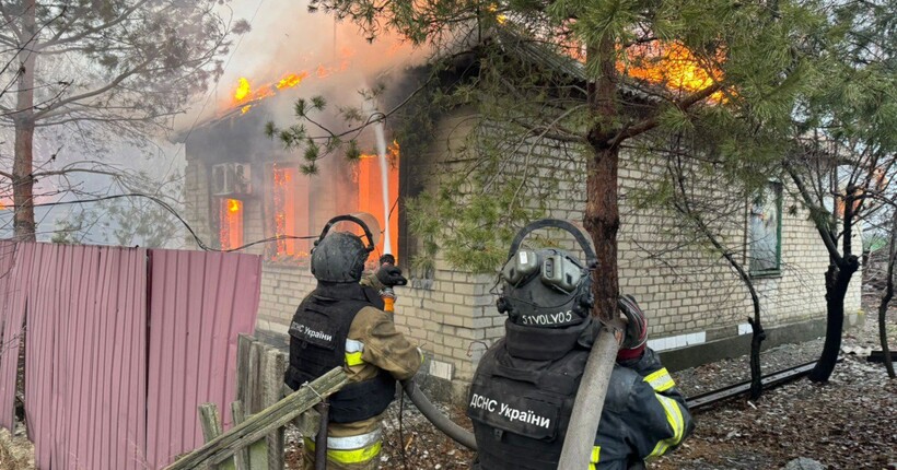 На Донеччині рятувальники потрапили під повторний обстріл під час ліквідації пожежі