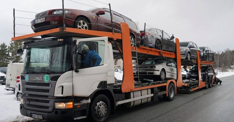 Латвія передала Україні 612 авто, які були конфіскувні у п'яних водіїв