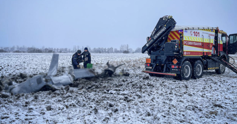 У Чернівецькій області сапери ДСНС вилучили уламки ракети