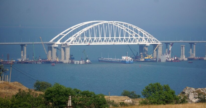 Внаслідок штормів, ймовірно, велика кількість загороджень Керченського мосту вийшла з ладу - Плетенчук