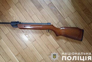 На Львівщині дитина під час гри вистрілила із гвинтівки у голову чотирьох річній дівчинці