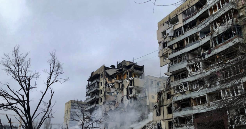 Влучання російської ракети в багатоповерхівку в Дніпрі: постраждали десять осіб, серед них є діти
