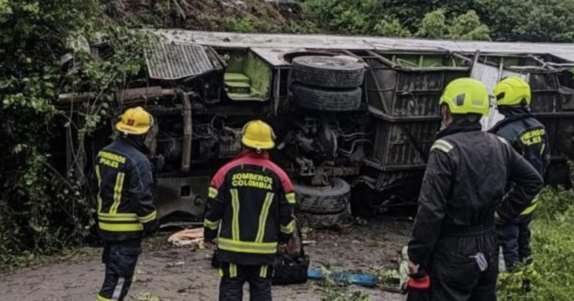 У Колумбії автобус впав у прірву: 13 людей загинули