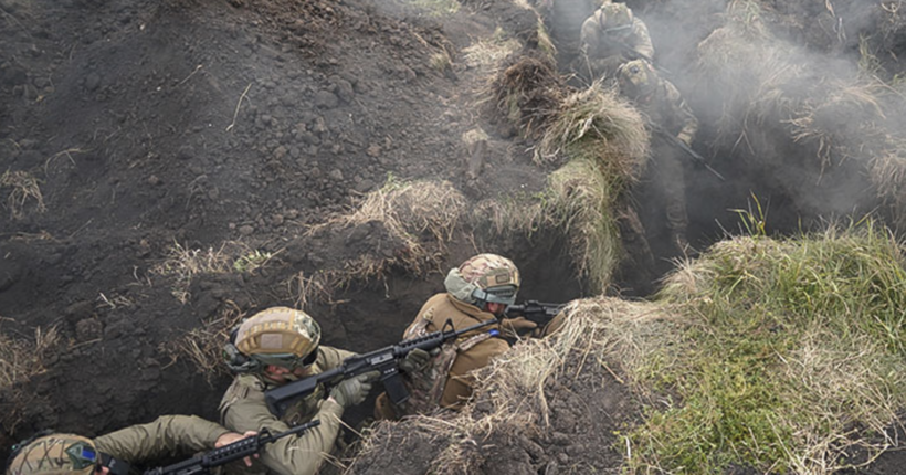 Російські загарбники внаслідок штурмів зруйнували позиції Сил оборони