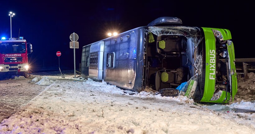 В Німеччині перекинувся автобус з пасажирами: дві людини загинуло 