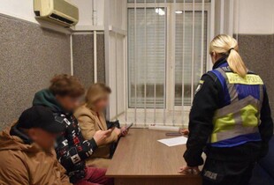 У поліції спростували інформацію, що підлітки, які "перекривали" дорогу, є дітьми багатих батьків 