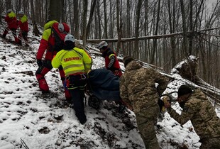 На кордоні з Румунією врятували чоловіка, який впав у прірву під час нелегального перетину кордону