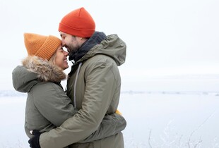 З Міжнародним днем обіймів 2025: найкращі листівки, картинки та привітання у віршах і прозі