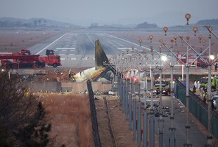 Південна Корея демонтує бетонний насип в аеропорту Муан після авіакатастрофи