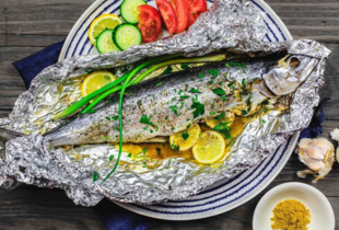 Продукти, які не "люблять" фольгу: готуємо без шкоди для здоров'я