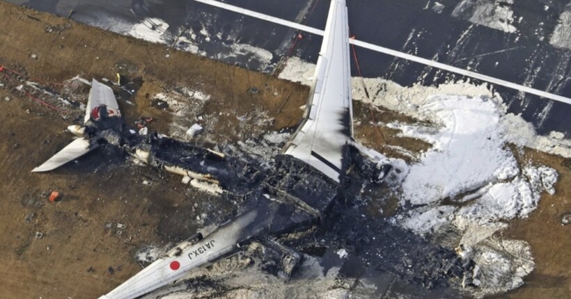 У Південній Кореї загорівся літак Air Busan з пасажирами (відео)