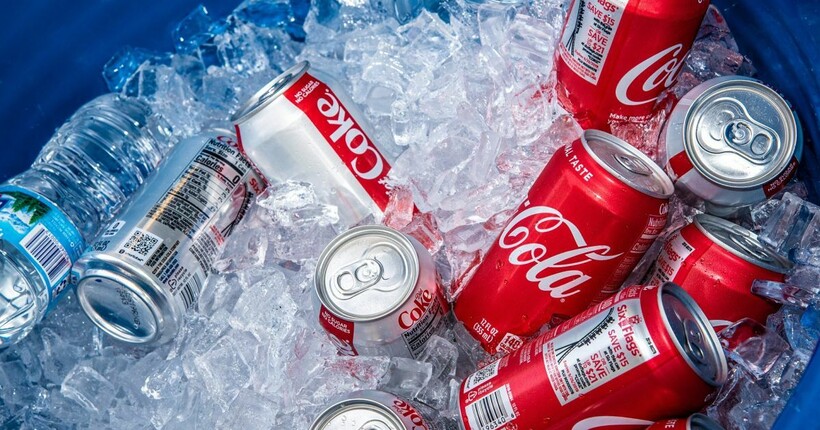 Coca-Cola відкликала напої через хлорат в пляшках: як він впливає на здоров’я