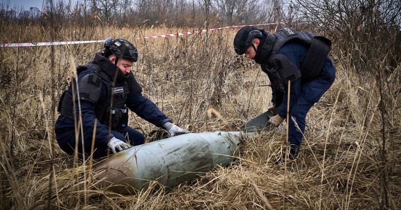 Сапери ДСНС знешкодили російську бомбу ФАБ-500 на Харківщині (фото)