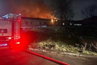 Масштабна пожежа охопила будівлю колишнього заводу в Москві - ЗМІ