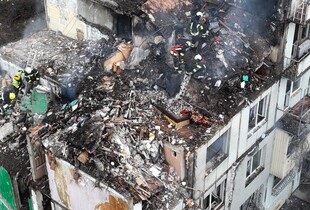 У Полтаві на місці зруйнованої п'ятиповерхівки завершено аварійно-рятувальні роботи (фото)