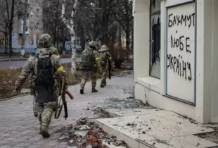 Українські військові ліквідували російських окупантів під Бахмутом. Відео