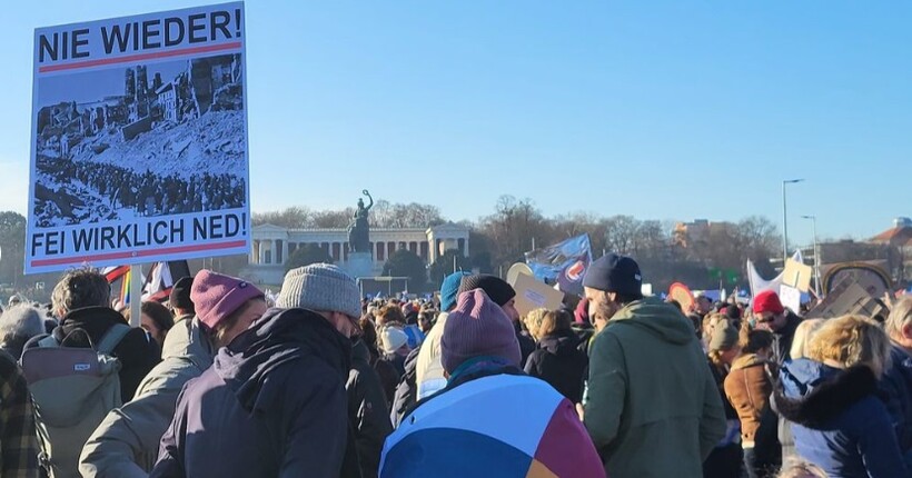 Протести у Німеччині: сотні тисяч людей вийшли проти ультраправої AfD (відео)