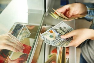 Курс долара знизився: чому гривня укріпилася та що буде далі