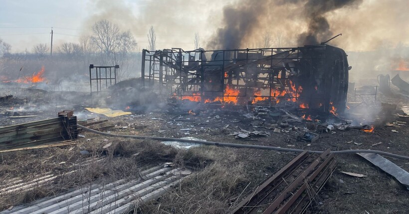 Окупанти обстріляли Слов'янськ на Донеччині: пожежа охопила 700 квадратних метрів