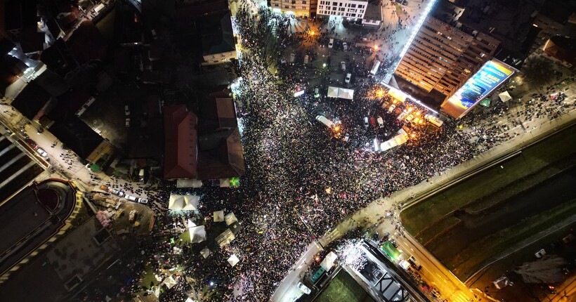 Протести в Сербії: десятки тисяч людей вийшли на вулиці проти корупції