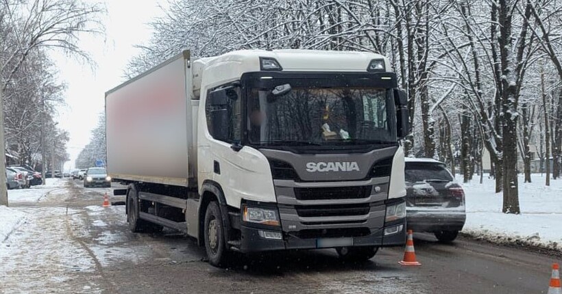 У Полтаві вантажівка збила військового: поліція розслідує обставини ДТП