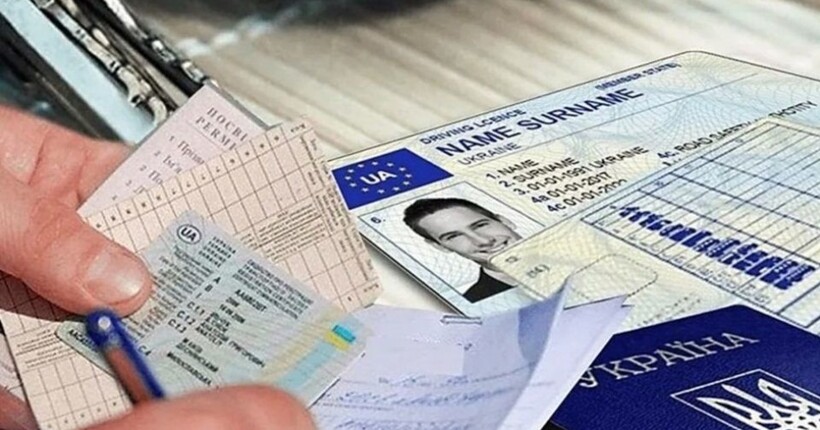 В МВС назвали кількість паспортів, які видали чоловікам призовного віку за кордоном