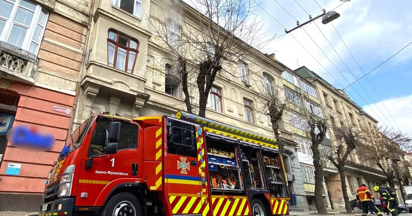 В Івано-Франківську під час пожежі загинули двоє людей, шістьох врятовано