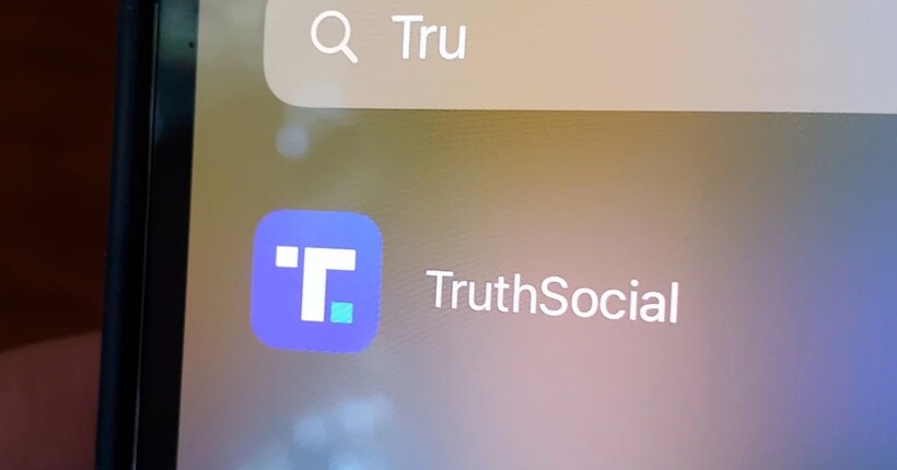 Соцмережа Truth Social недоступна в Україні: в МЗС пояснили причину