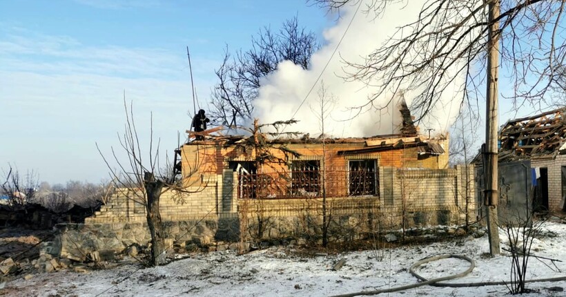 Авіаудар по Харківщині: рятувальники ліквідували пожежу в житловому секторі