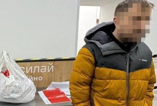 У Києві затримали наркоторговця, який відправляв наркотики поштою під виглядом лампочок