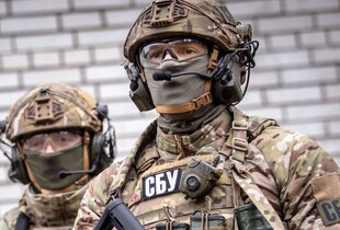 СБУ затримала колаборантів, які під час окупації правобережжя Херсона очолювали “МНС рф”